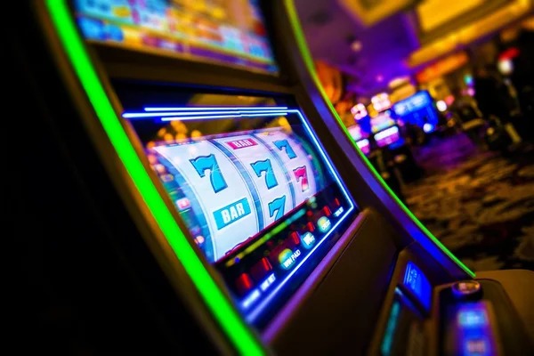 Mobile phone displaying live blackjack table with dealer on wow77